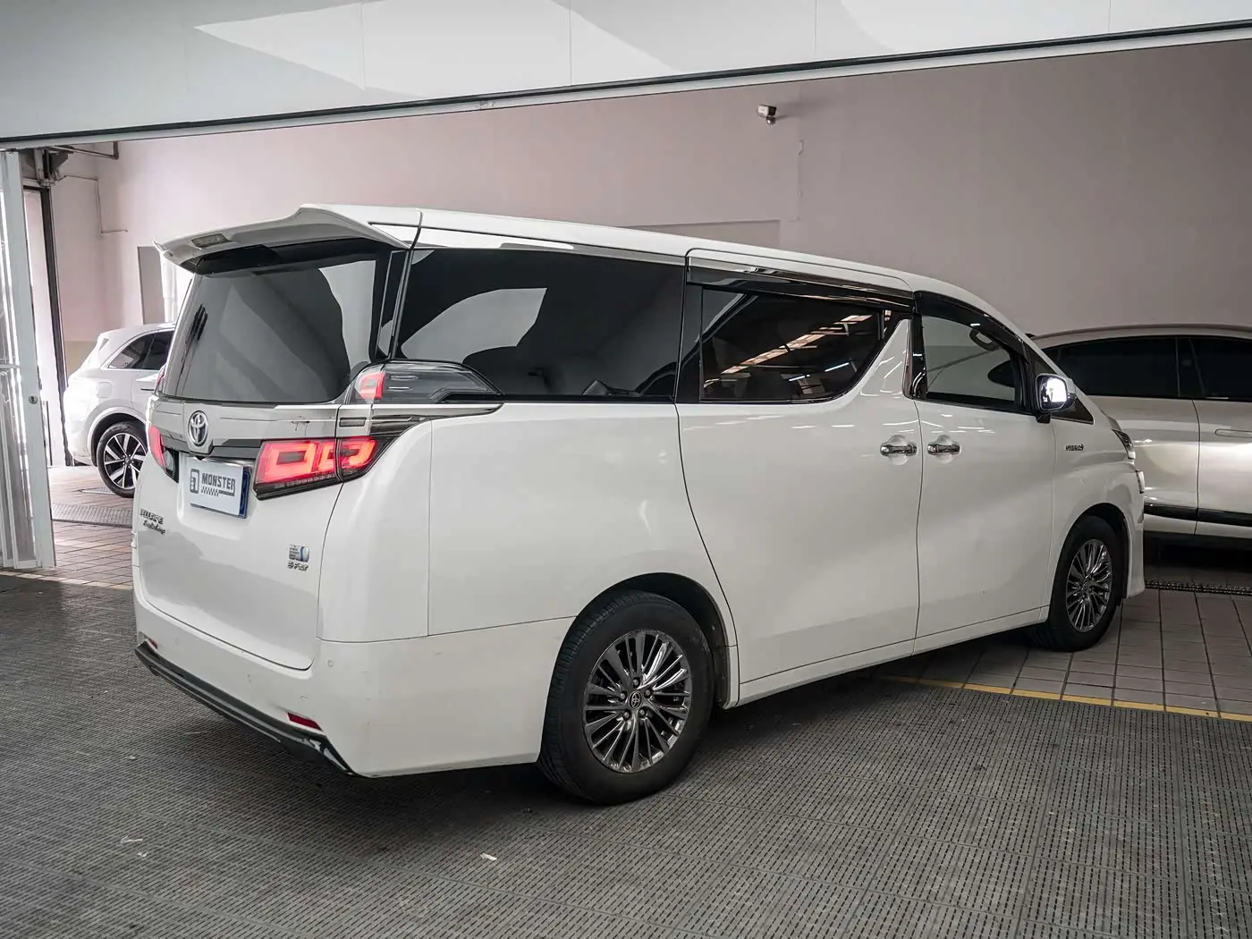 Toyota Vellfire 2021 — Photo 6/16