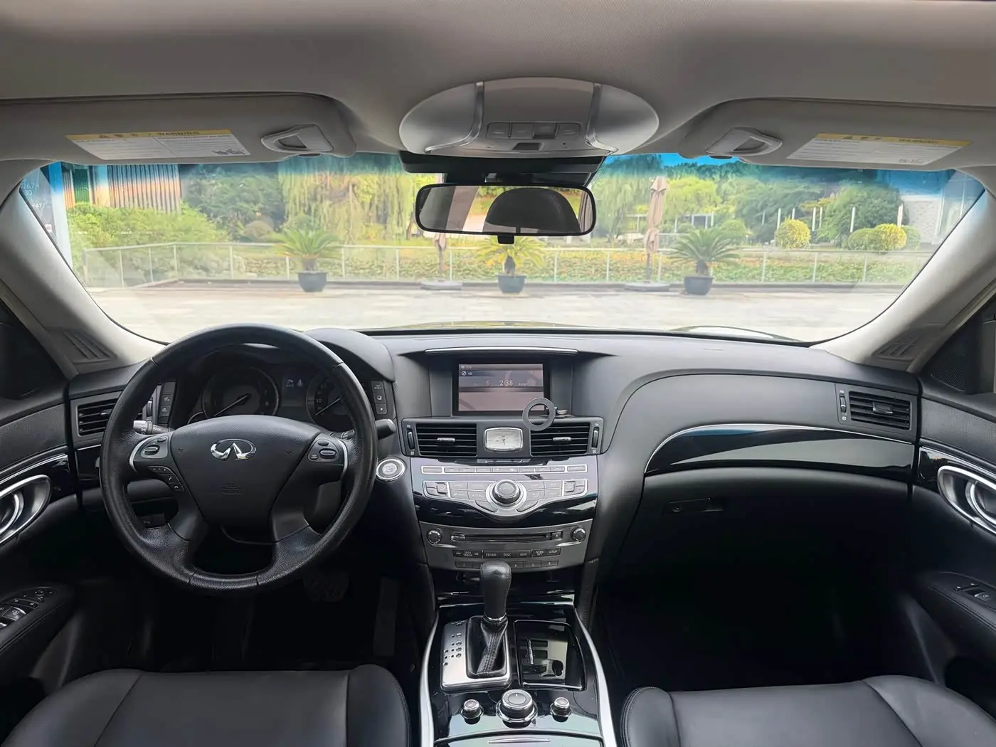 Infiniti Q70 2017 — Photo 9/15