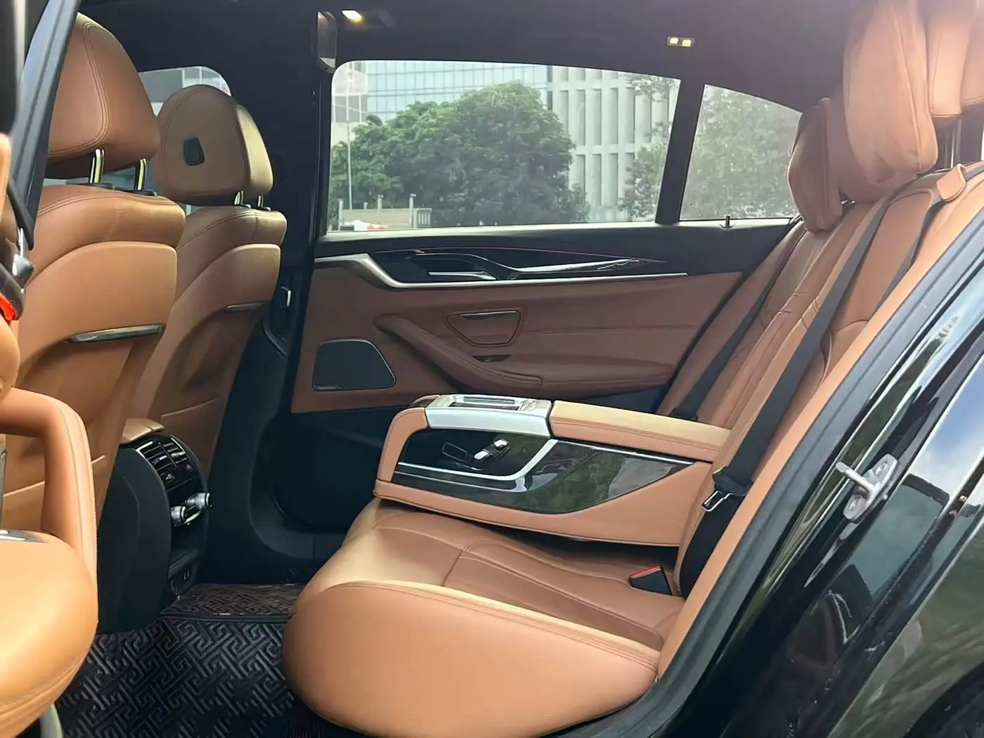BMW 5 Series 2020 — Photo 8/11