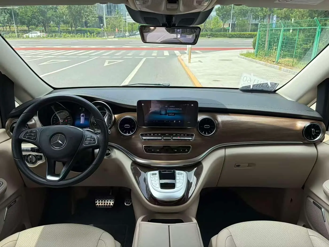 Mercedes-Benz V-Class 2022 — Фото 6/19