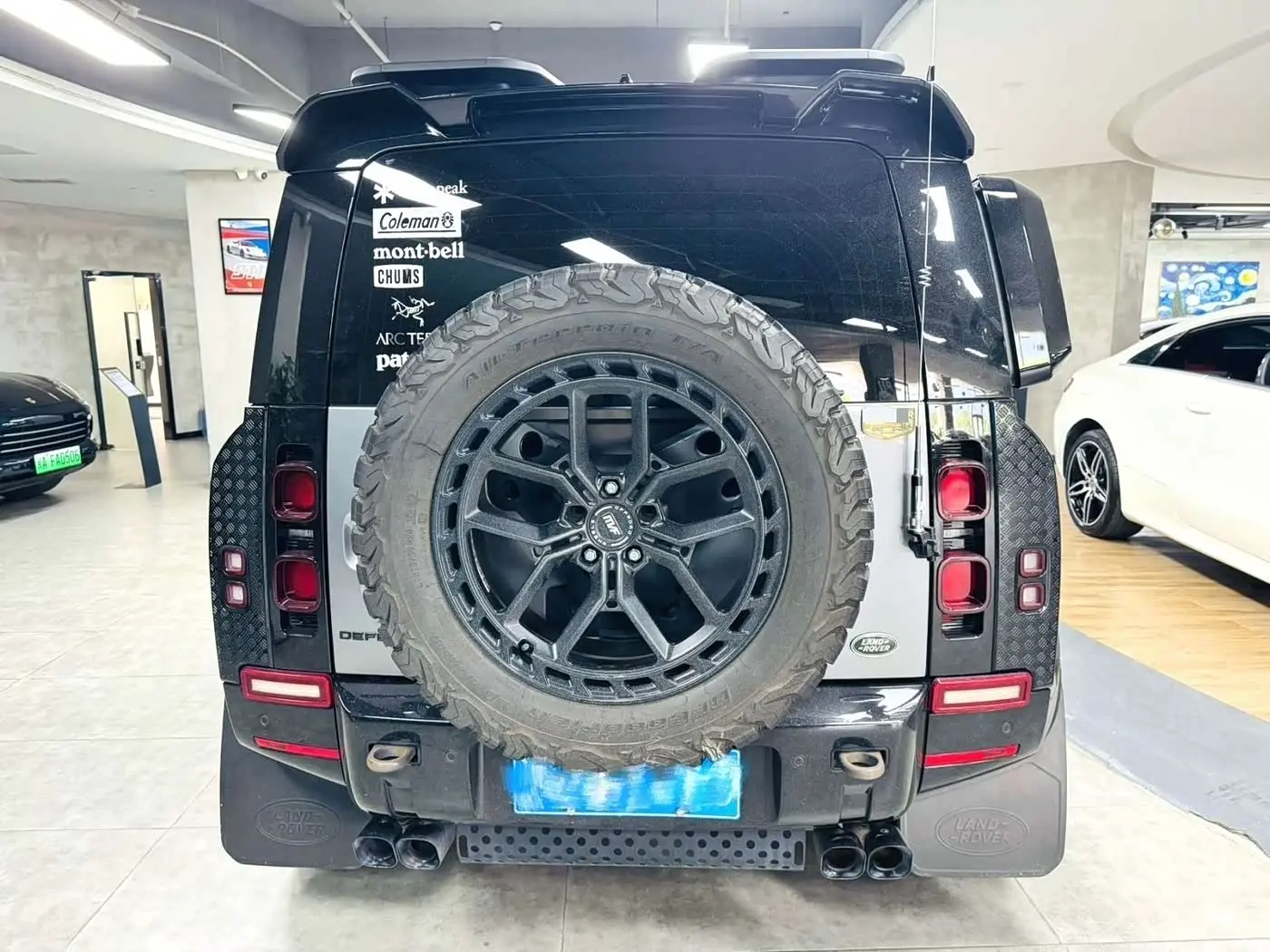 Land Rover Defender 2023 — Photo 3/9