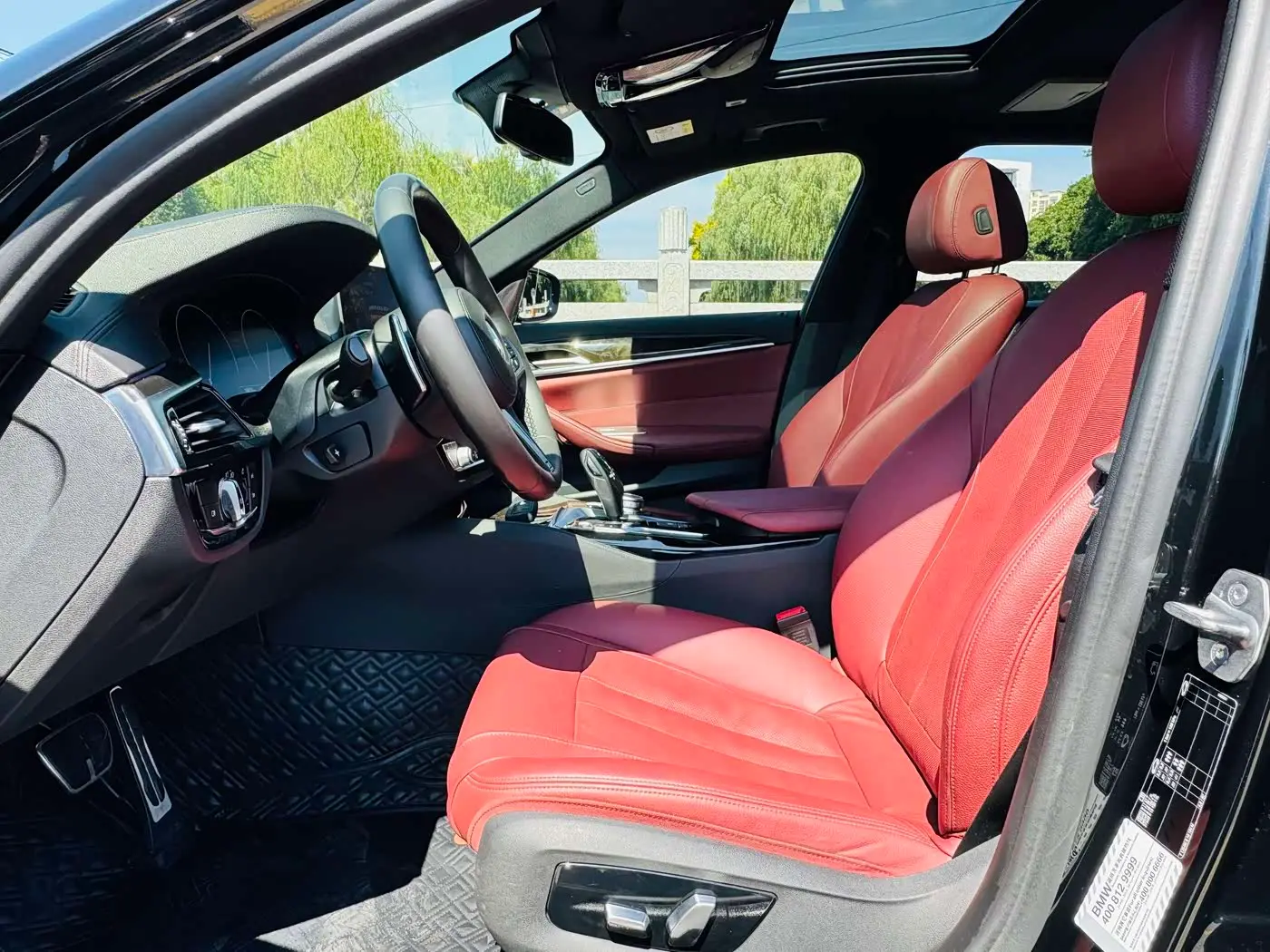 BMW 5 Series 2019 — Photo 8/18