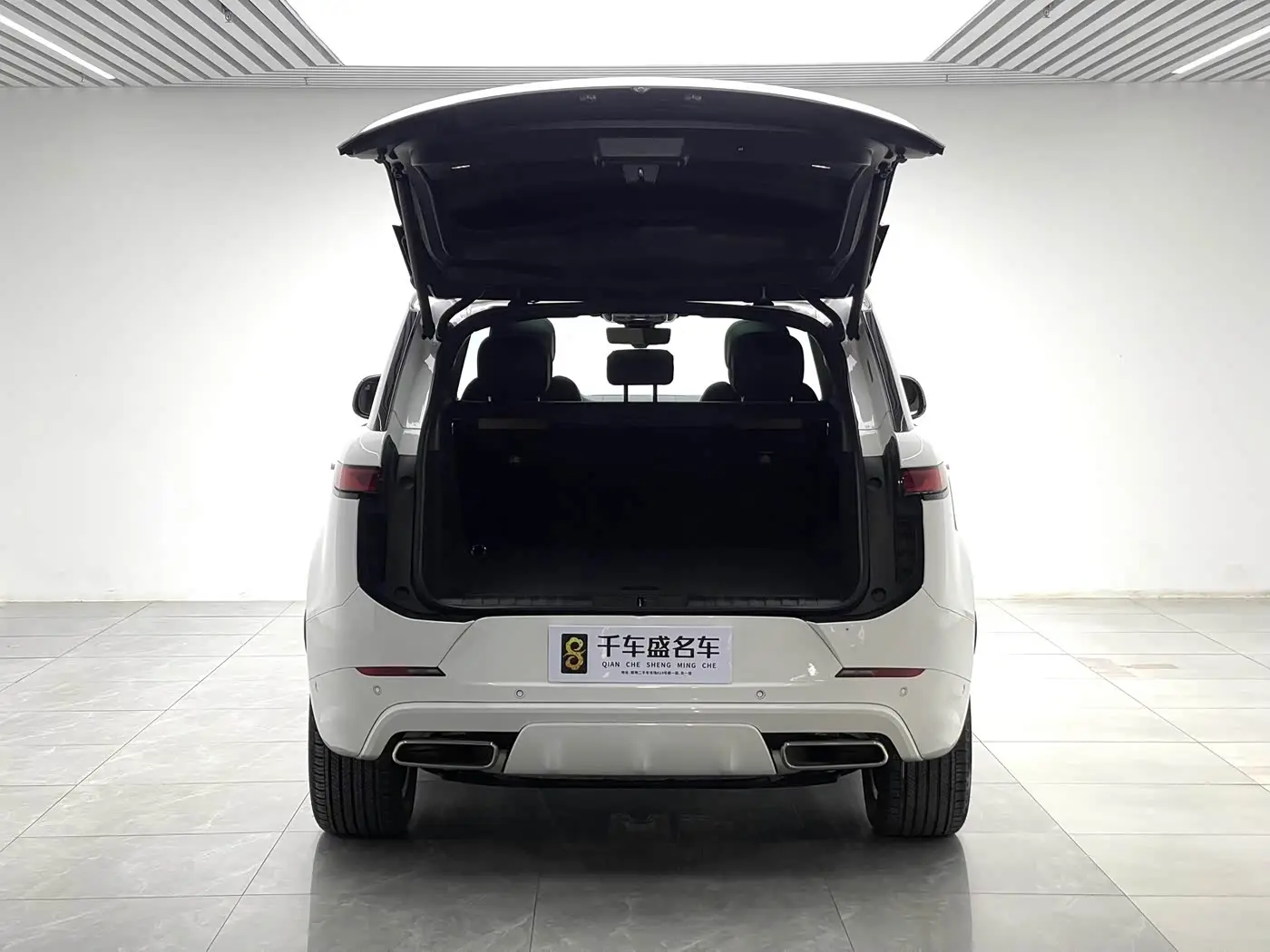 Land Rover Range Rover Sport 2024 — Photo 10/20