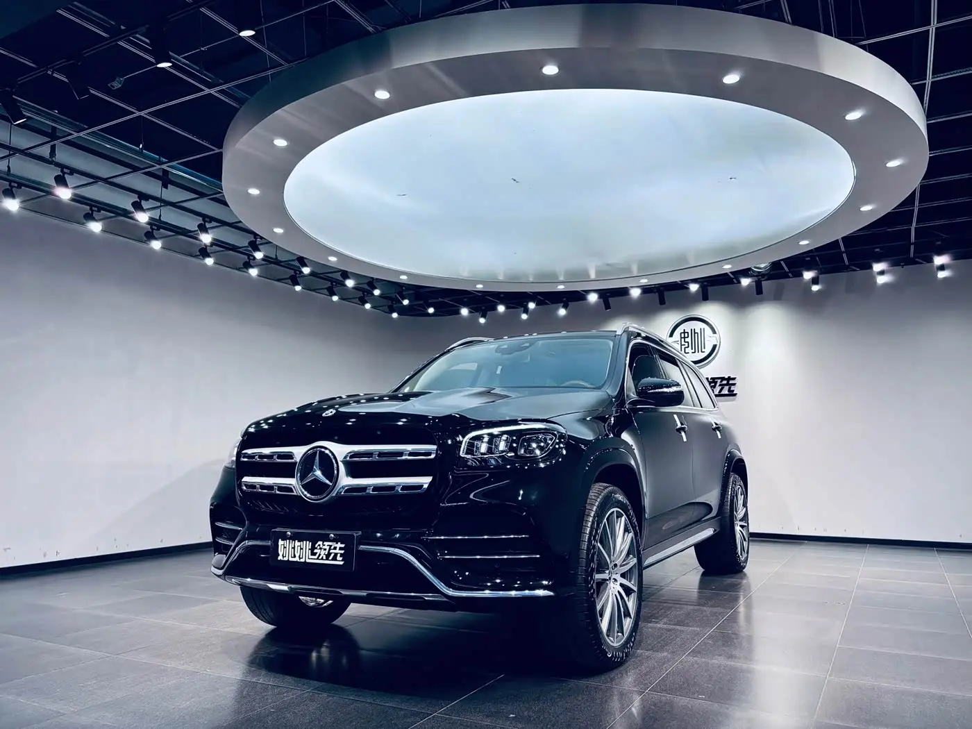 Mercedes-Benz GLS 2023 — Photo 1/13
