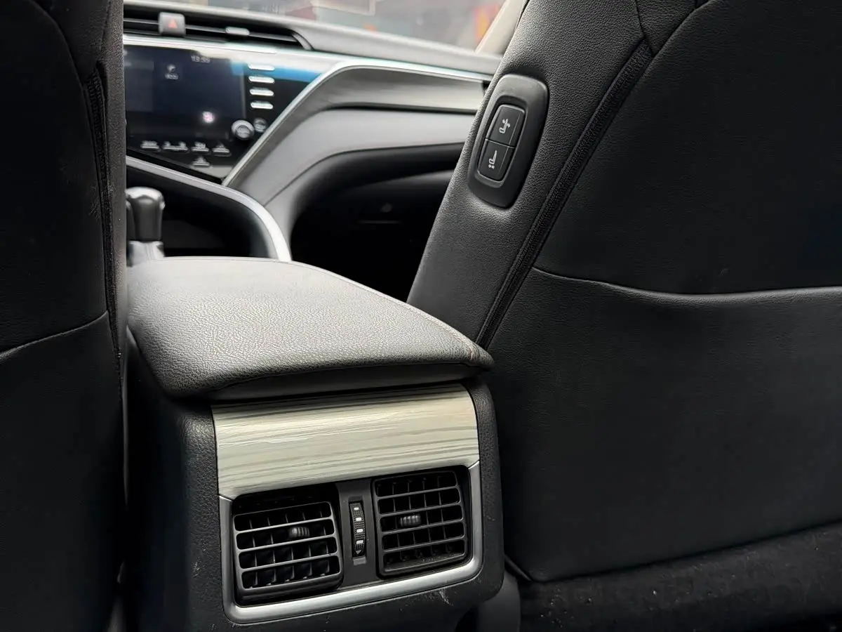 Toyota Camry 2018 — Photo 15/20