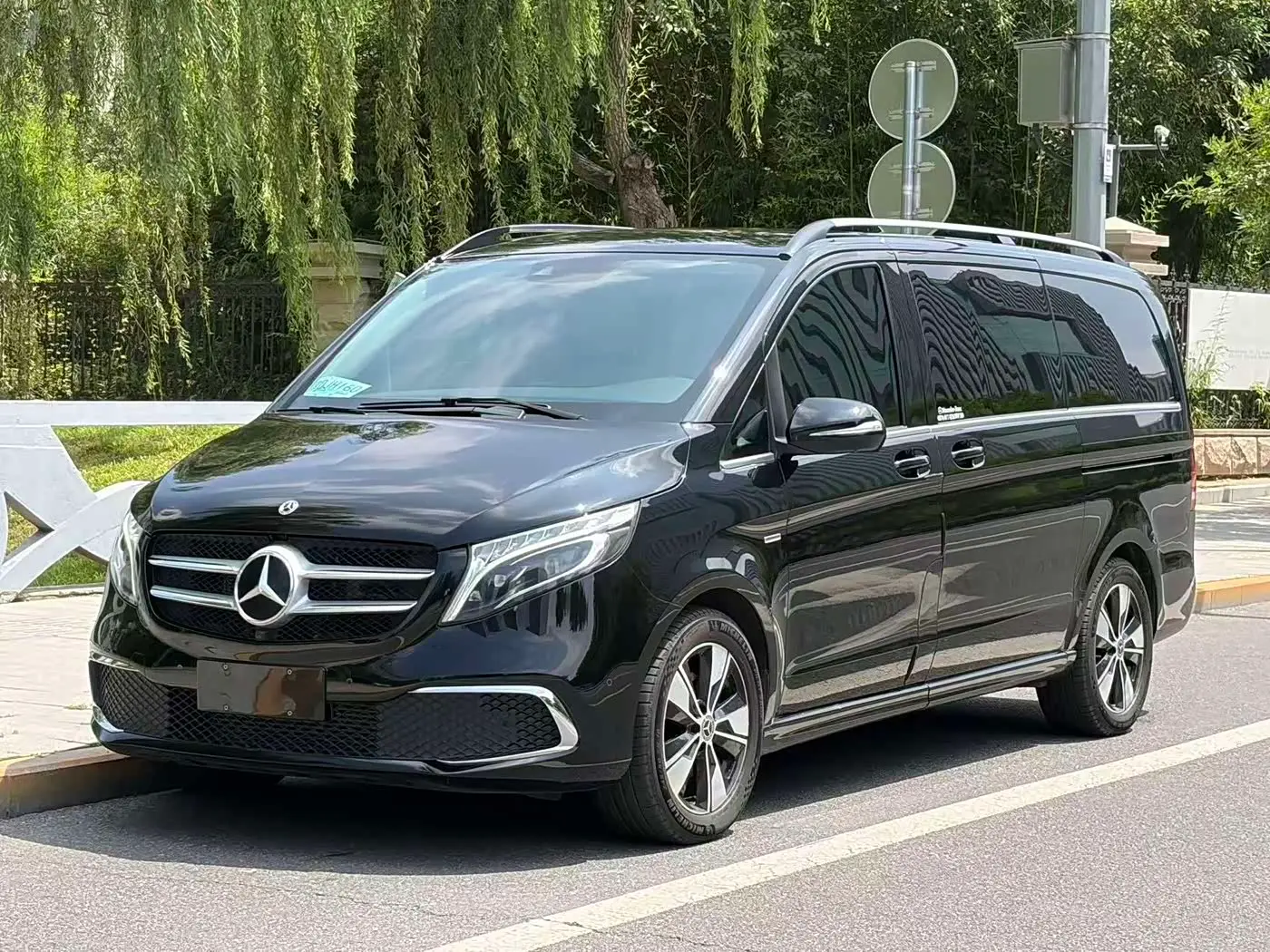 Mercedes-Benz V-Class 2022 — Фото 1/19
