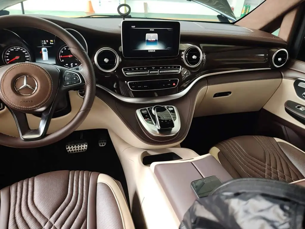 Mercedes-Benz V-Class 2018 — Фото 9/20