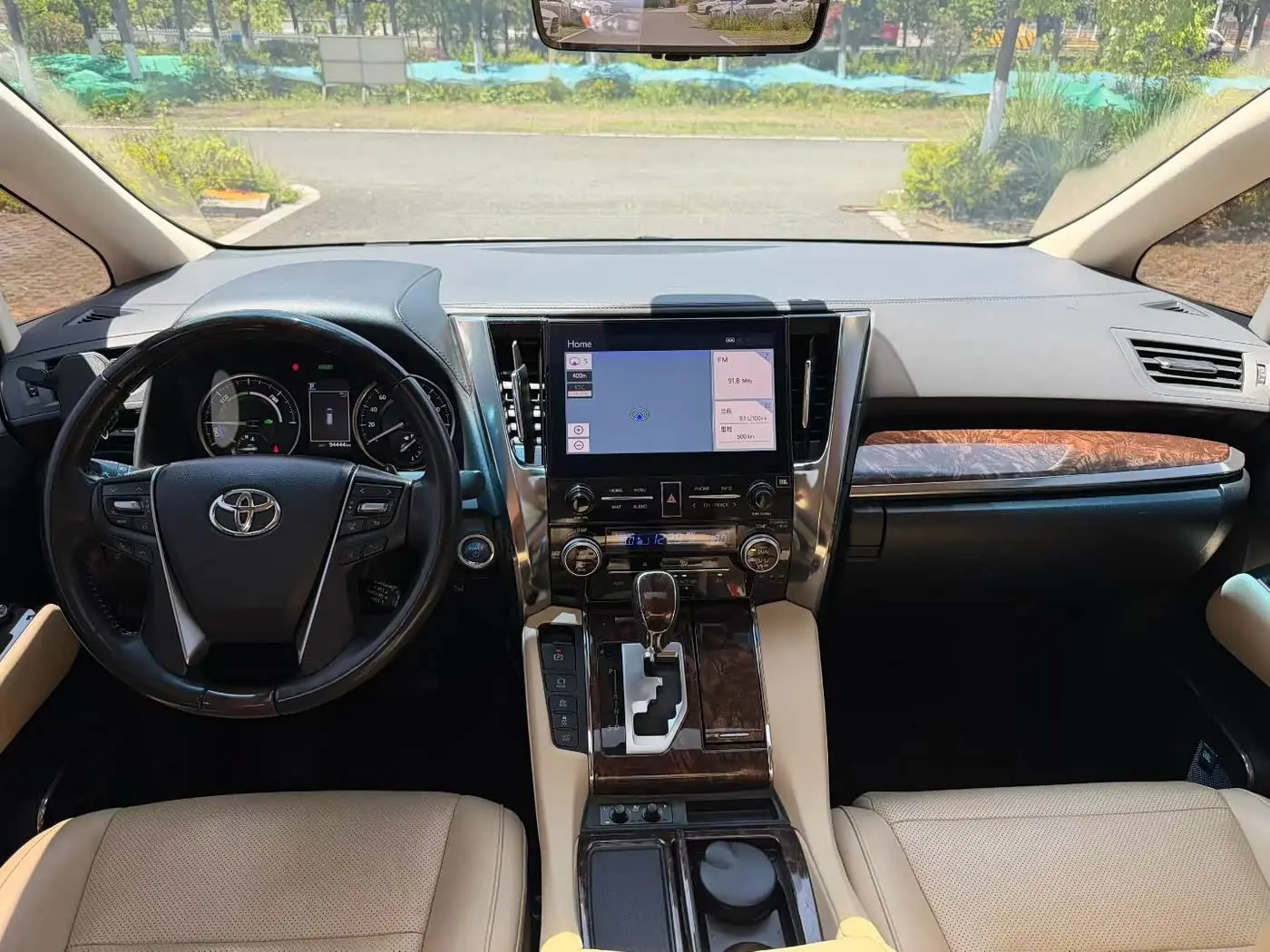 Toyota Alphard 2023 — Photo 7/20