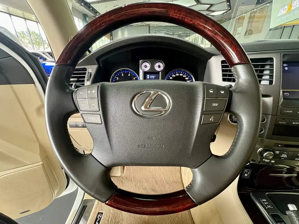 Lexus LX 2011 — Фото 18/19