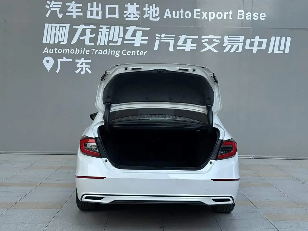 Honda Accord 2023 — Photo 14/14
