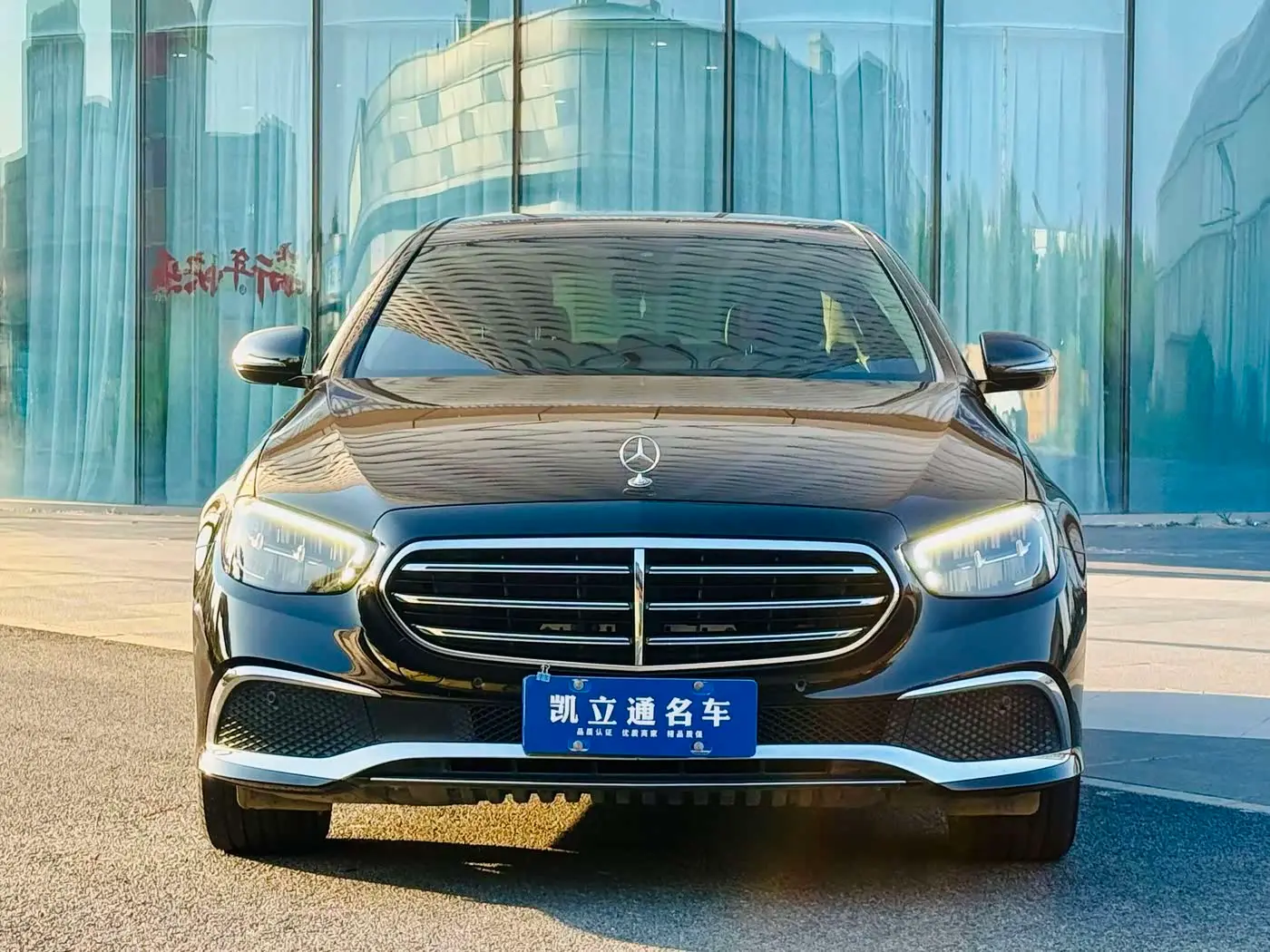Mercedes-Benz E-Class 2022 — Photo 2/13