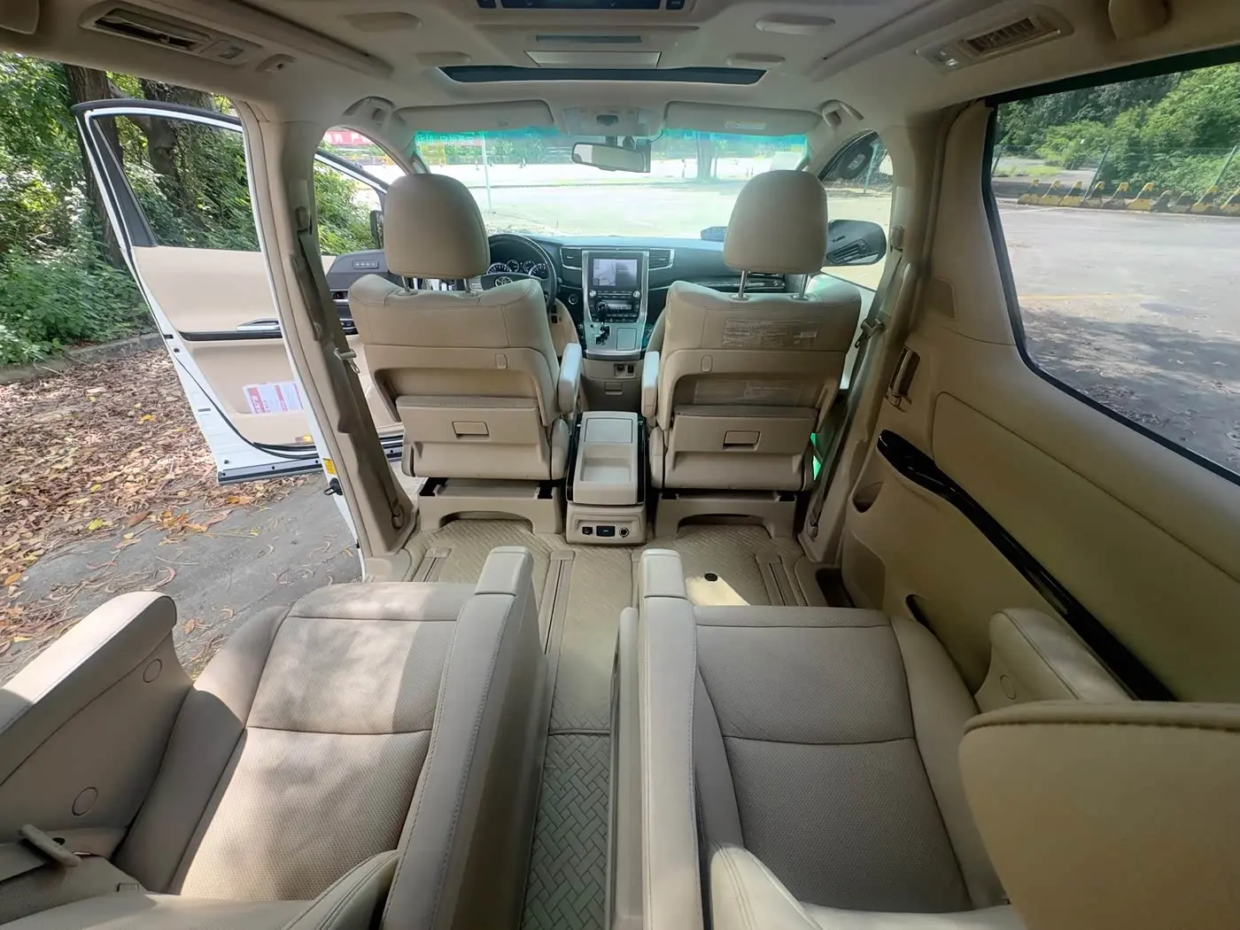 Toyota Alphard 2015 — Photo 12/20