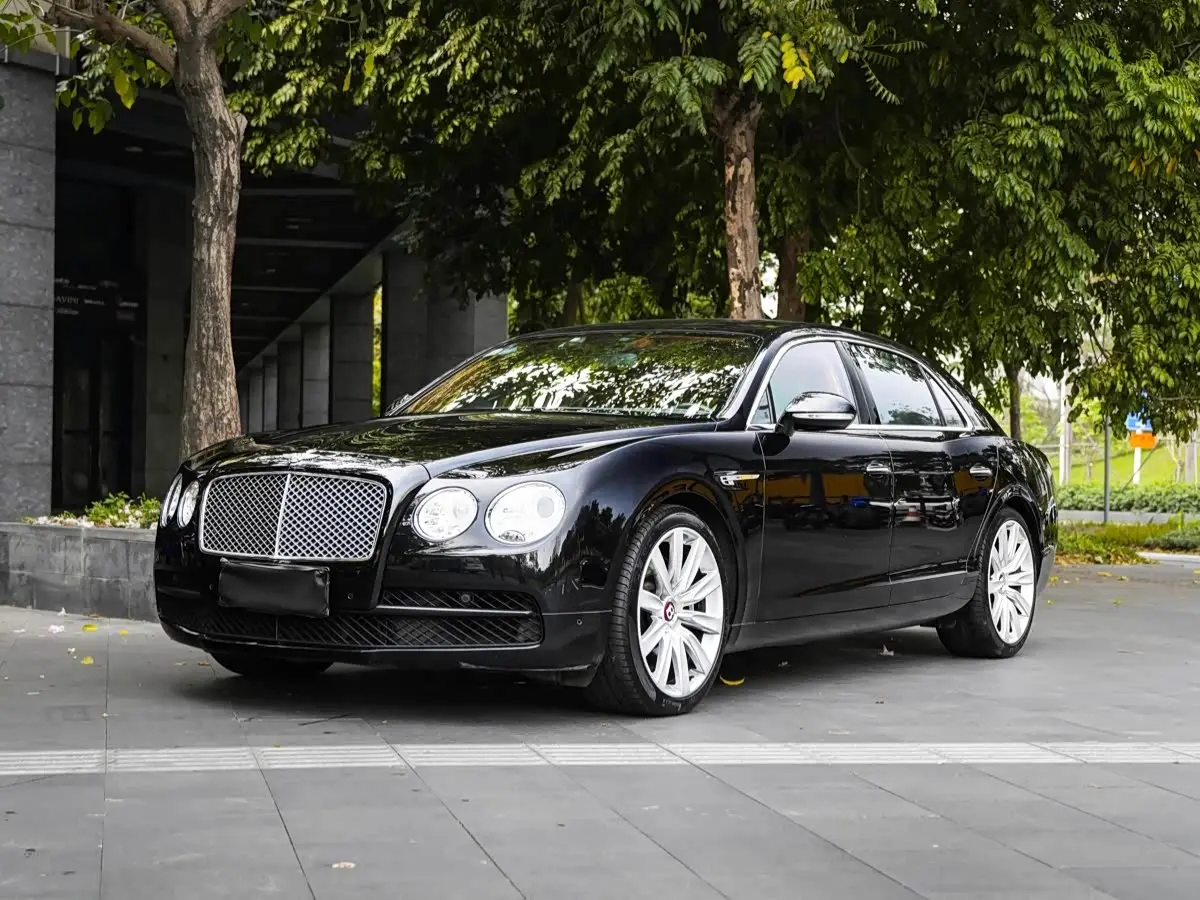Bentley Flying Spur 2018 — Фото 1/19