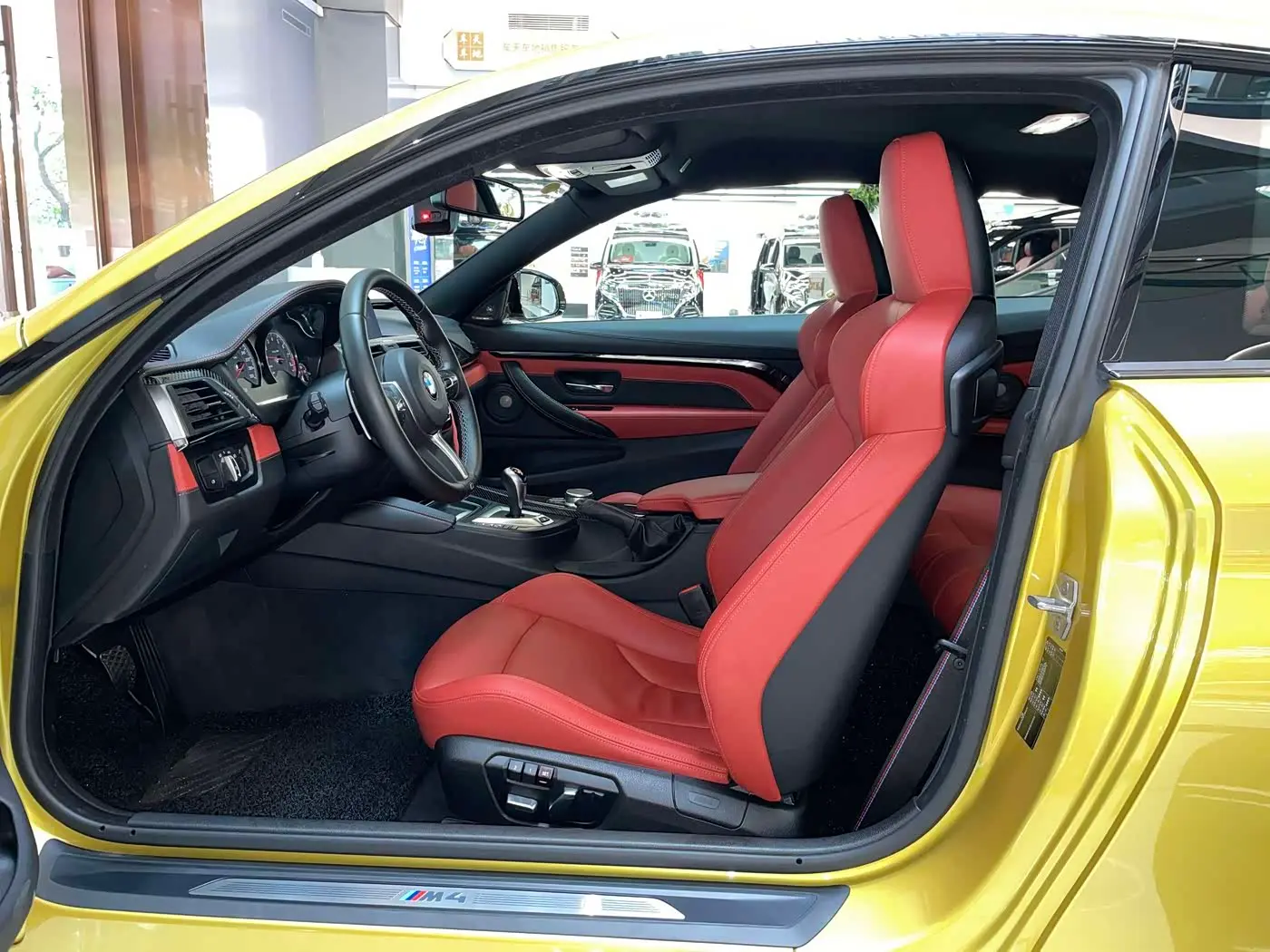 BMW M4 2020 — Фото 13/20