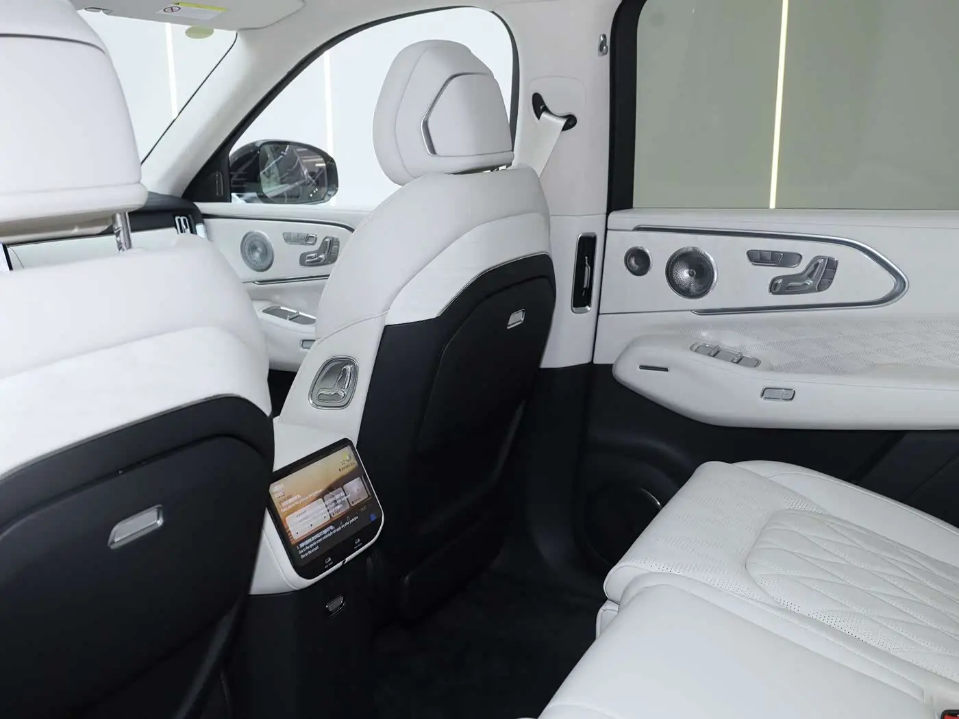 ZEEKR 8X 2026 — Photo 14/16