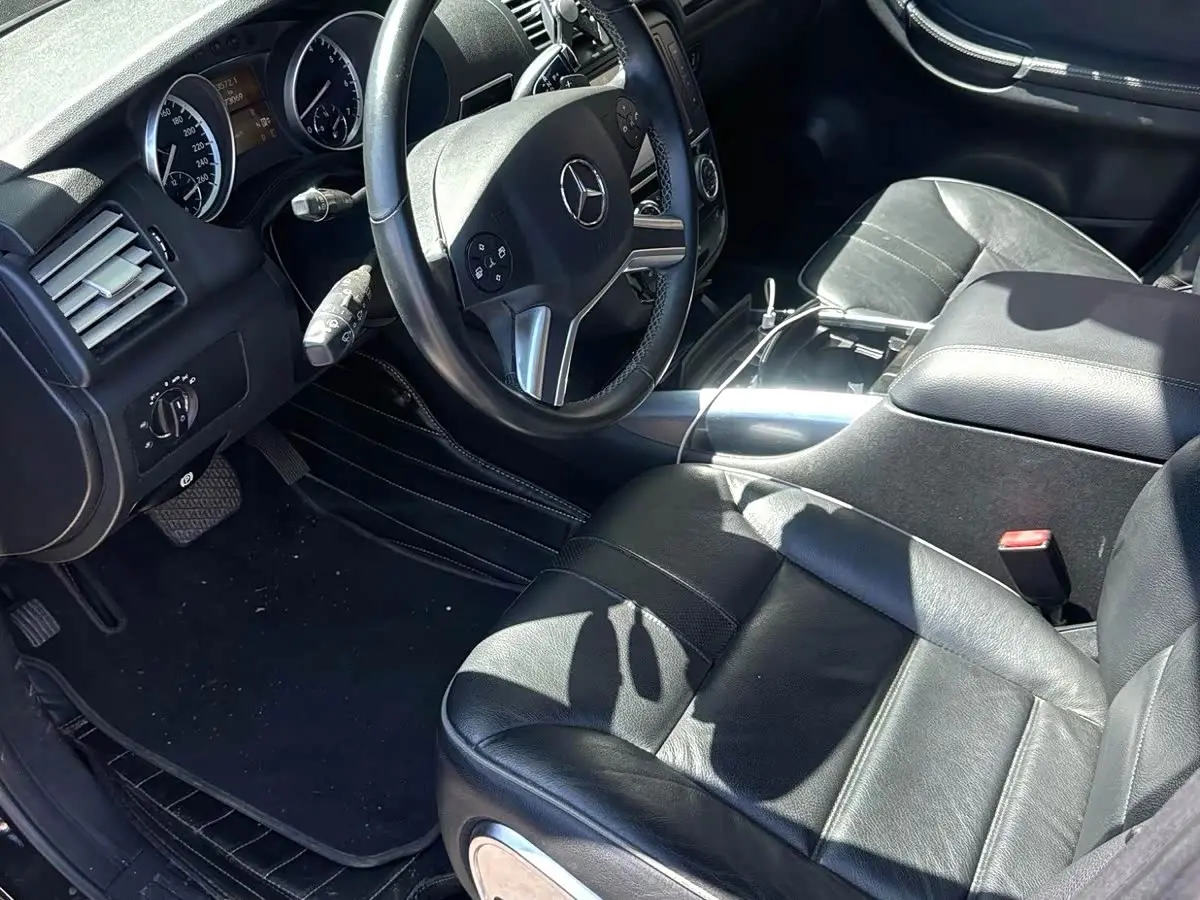 Mercedes-Benz R-Class 2017 — Photo 9/9