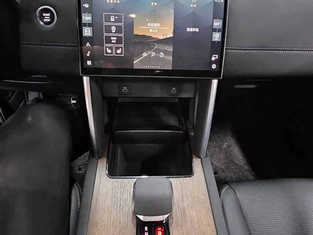 Land Rover Discovery Sport 2024 — Фото 11/13