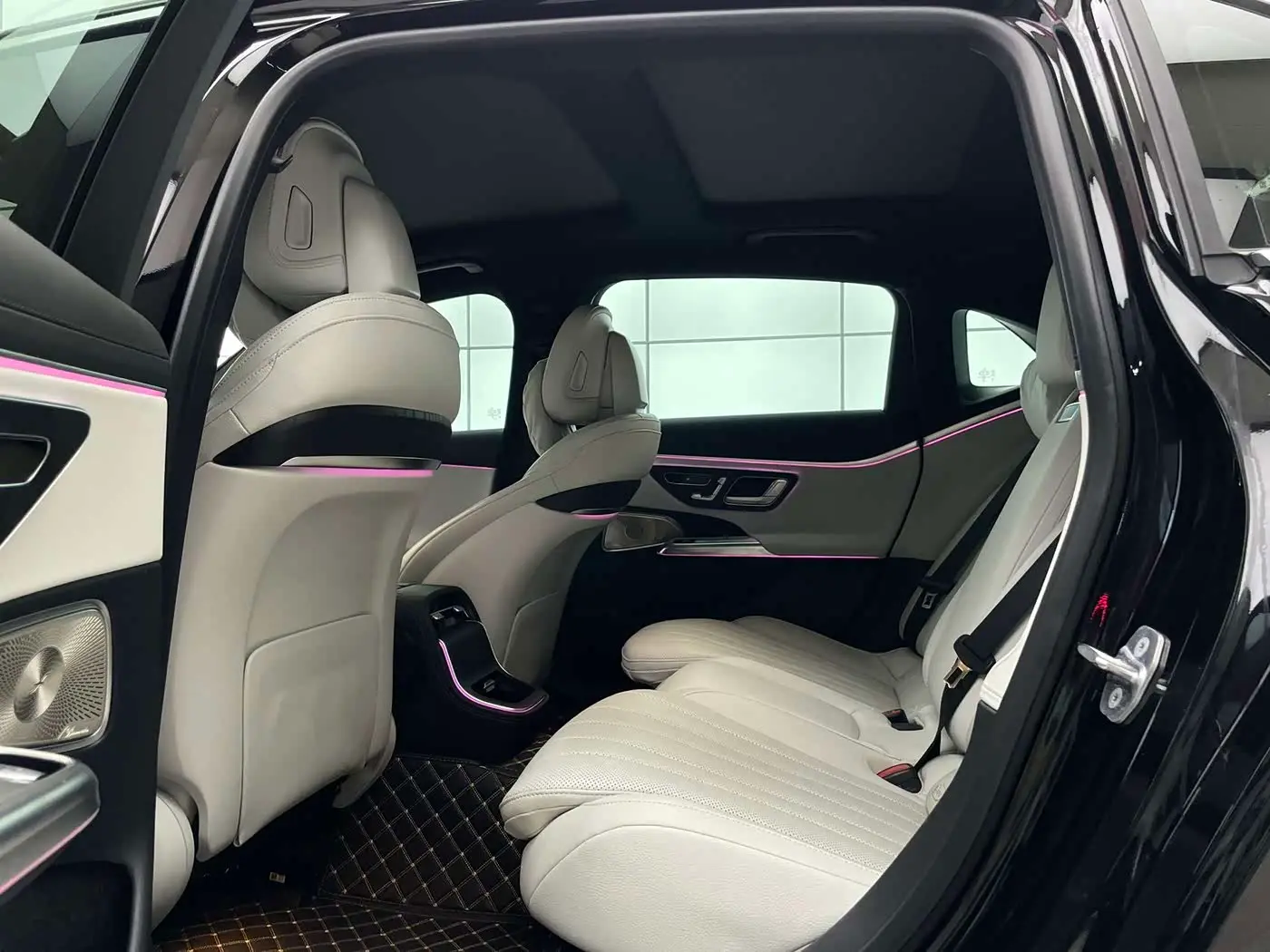 Mercedes-Benz E-Class 2025 — Фото 15/20