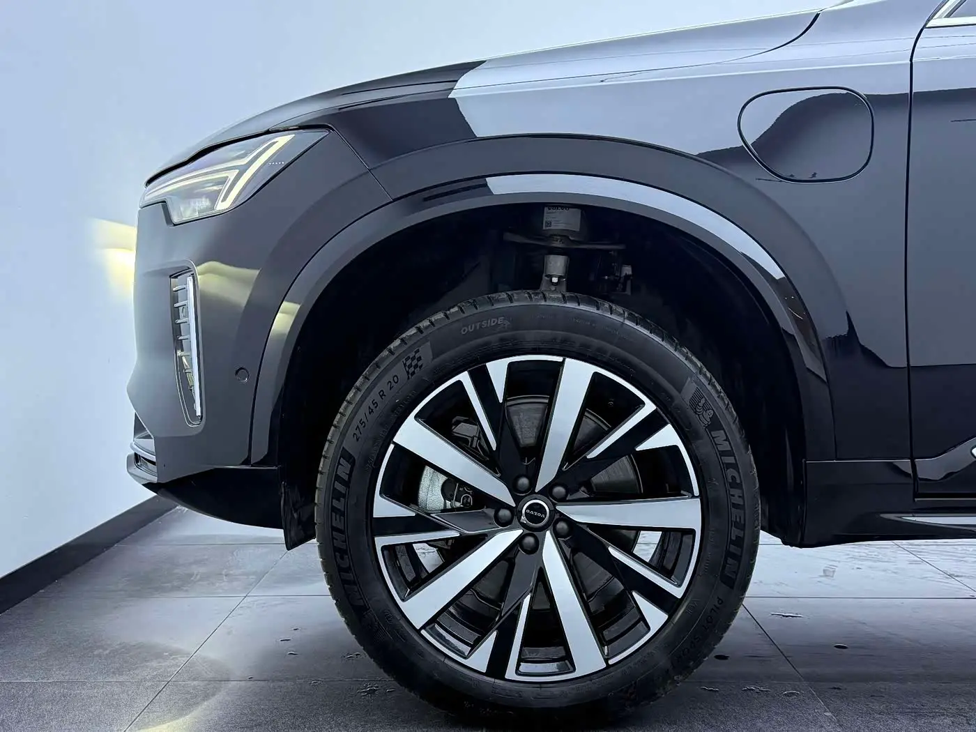 Volvo XC90 Plug-in Hybrid 2025 — Photo 16/20