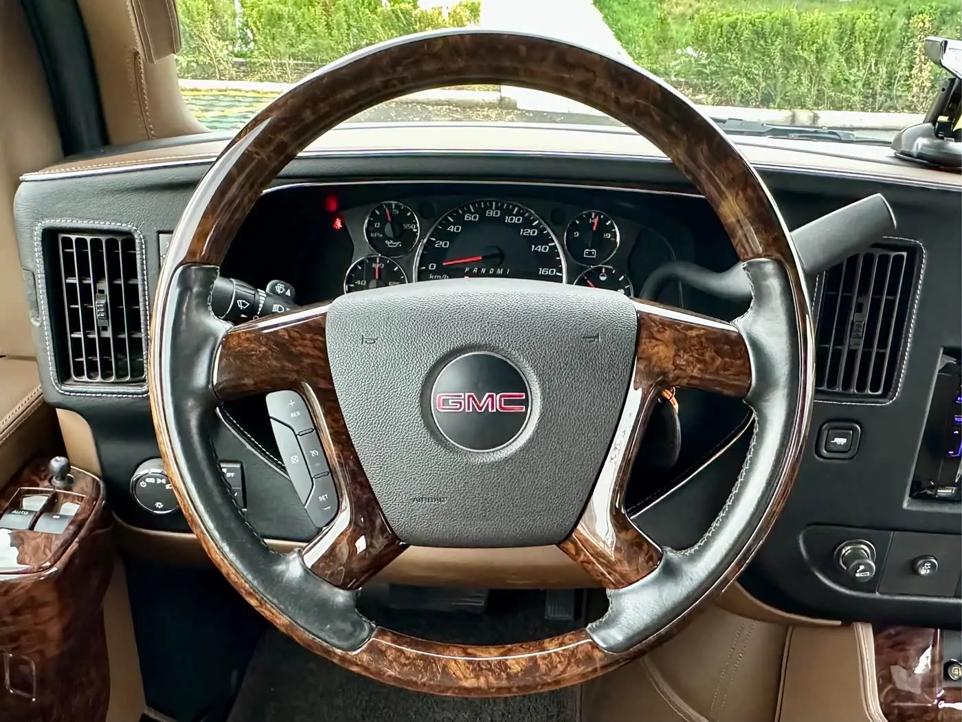 GMC Savana 2018 — Photo 10/18