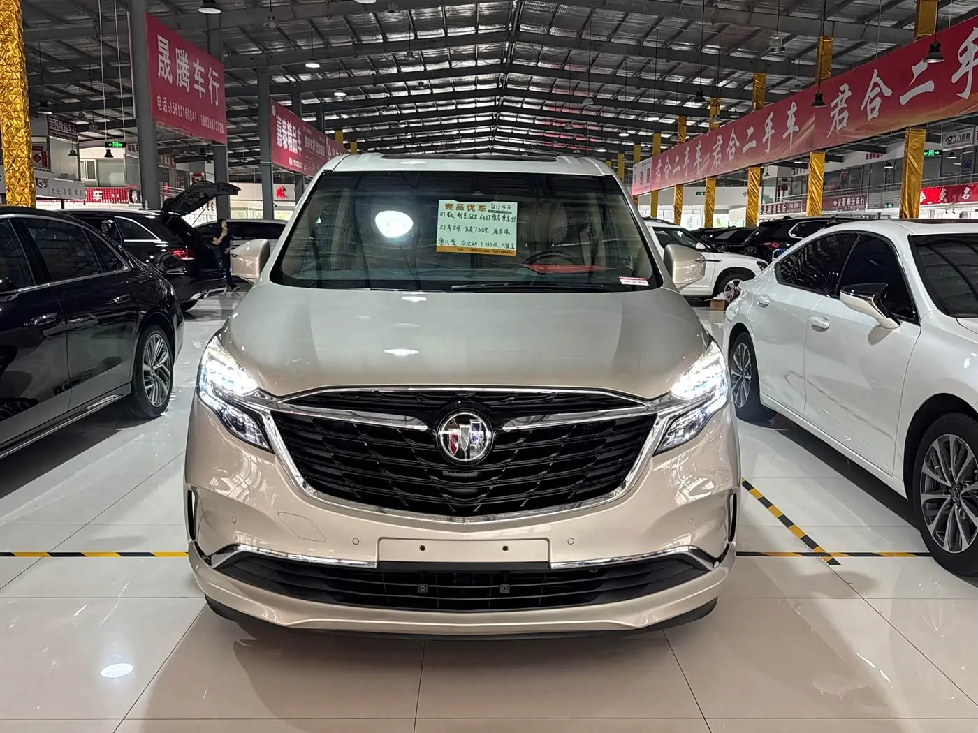 Buick GL8 2021 — Photo 2/20