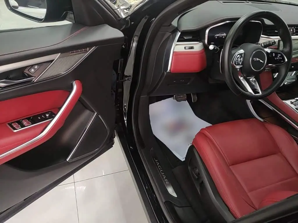 Jaguar F-PACE 2023 — Photo 16/20