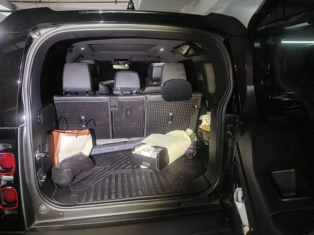 Land Rover Defender 2023 — Photo 13/15