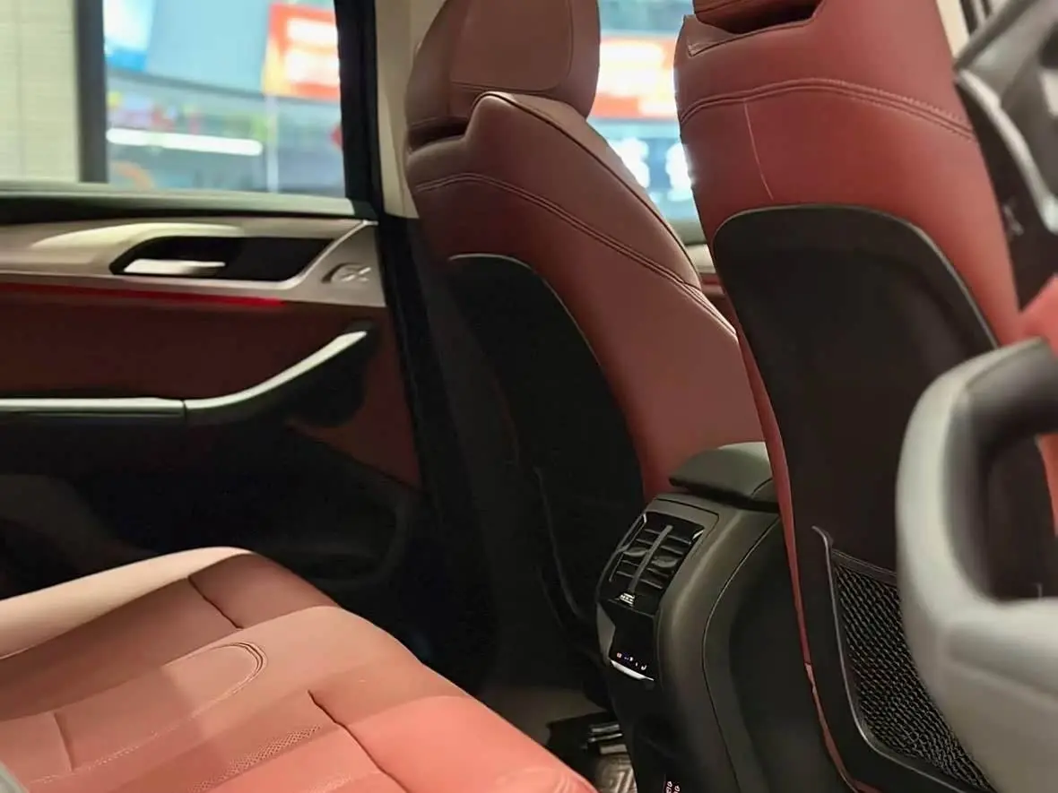 BMW X4 2022 — Photo 6/9