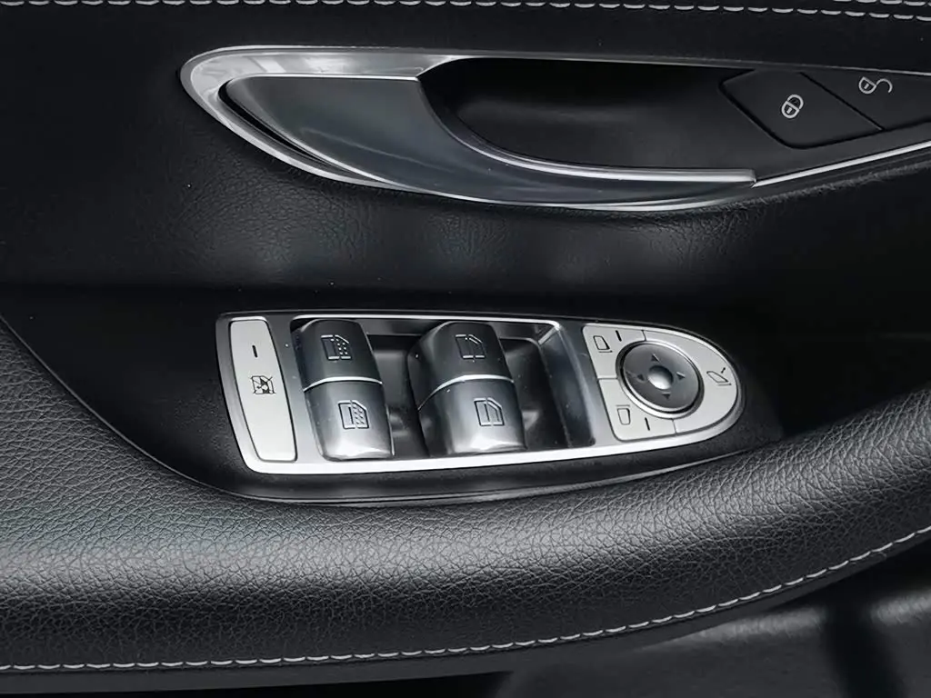 Mercedes-Benz E-Class 2018 — Photo 9/20