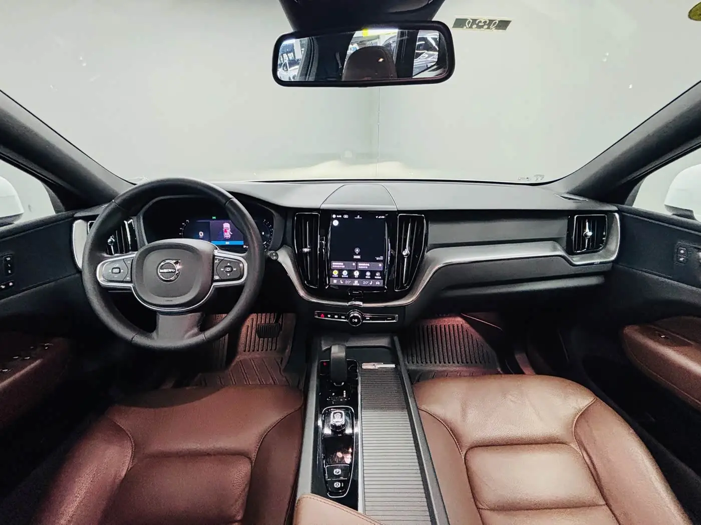 Volvo XC60 2024 — Фото 14/20