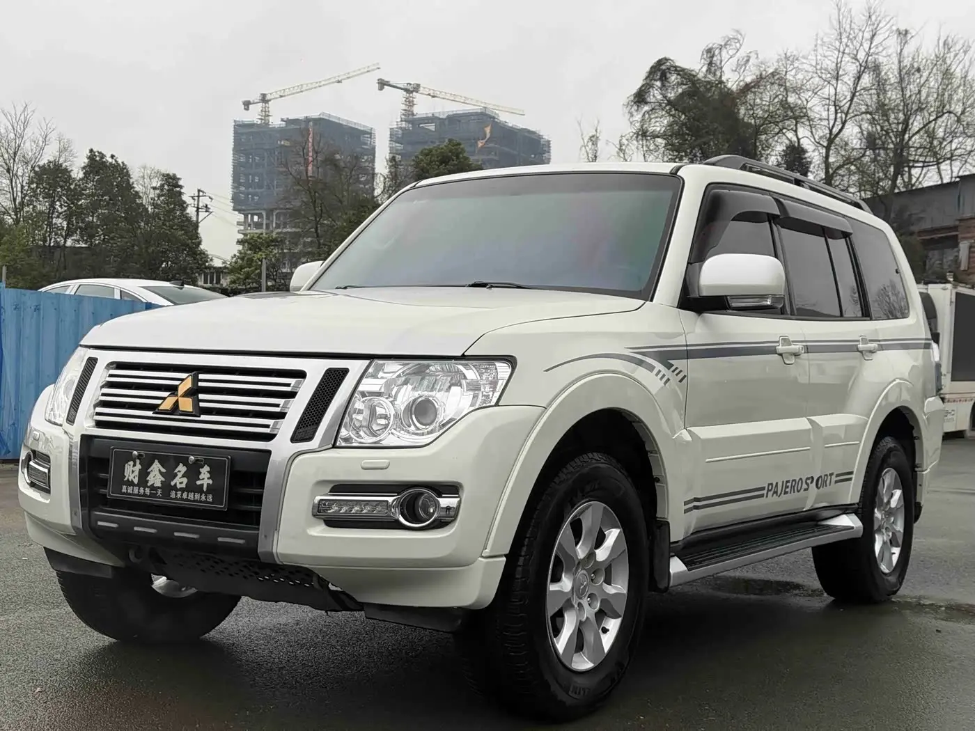 Mitsubishi Pajero 2019 — Photo 1/19