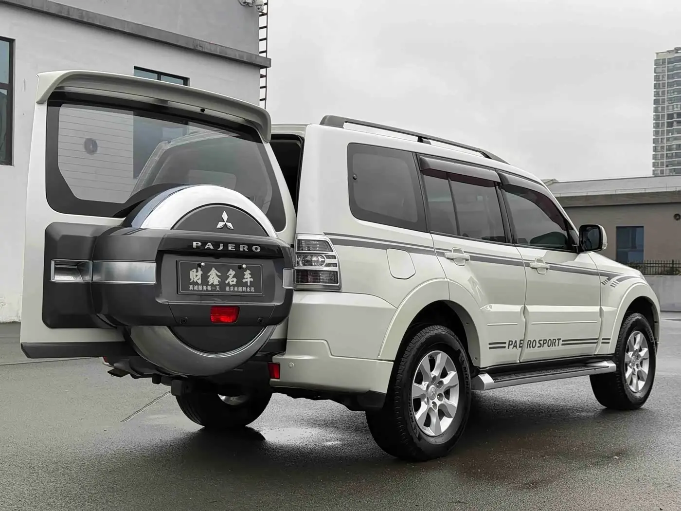 Mitsubishi Pajero 2019 — Photo 15/19
