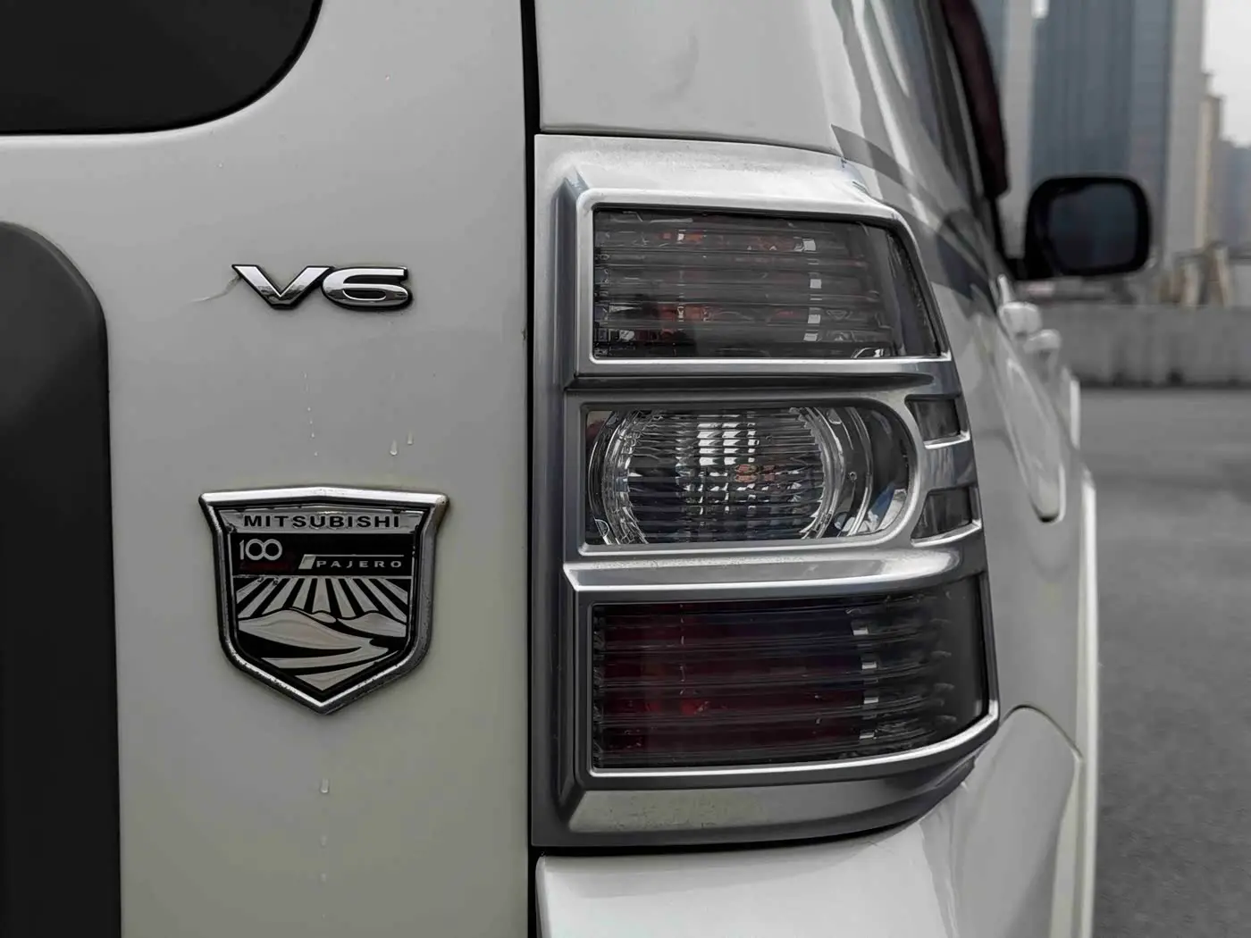 Mitsubishi Pajero 2019 — Photo 17/19