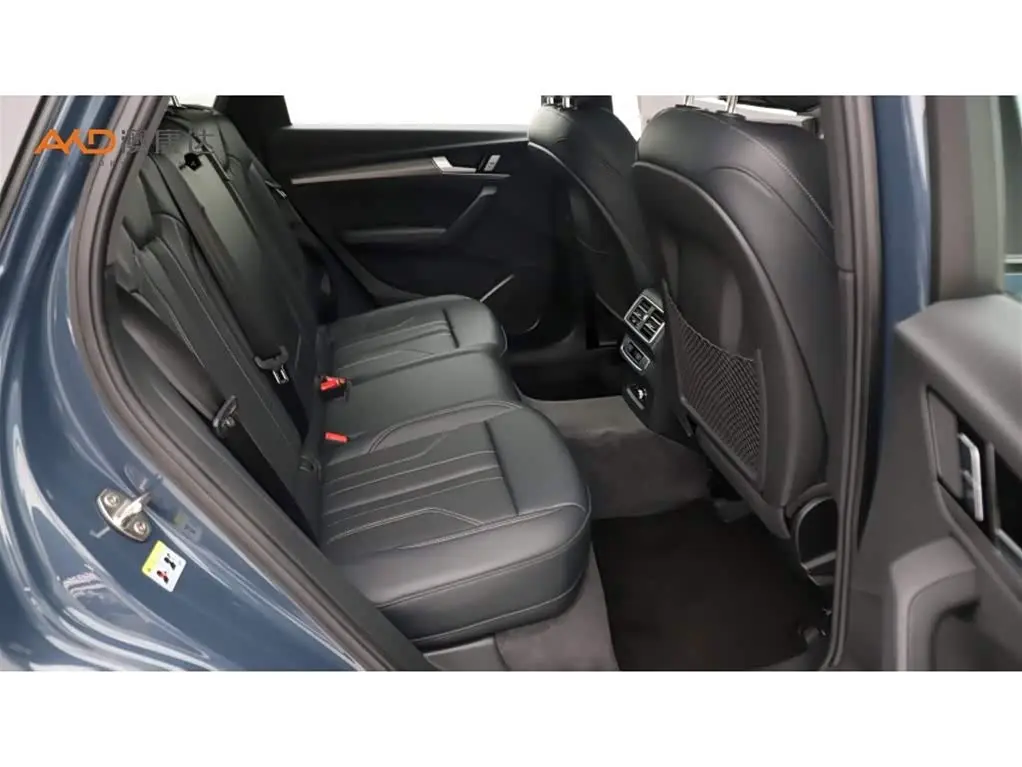 Audi Q5L 2025 — Photo 8/10