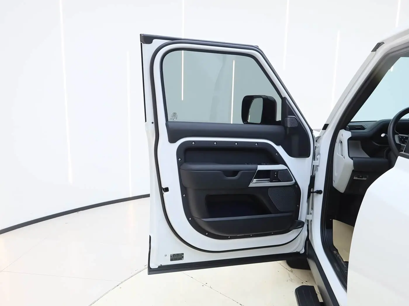 Land Rover Defender 2024 — Photo 19/20