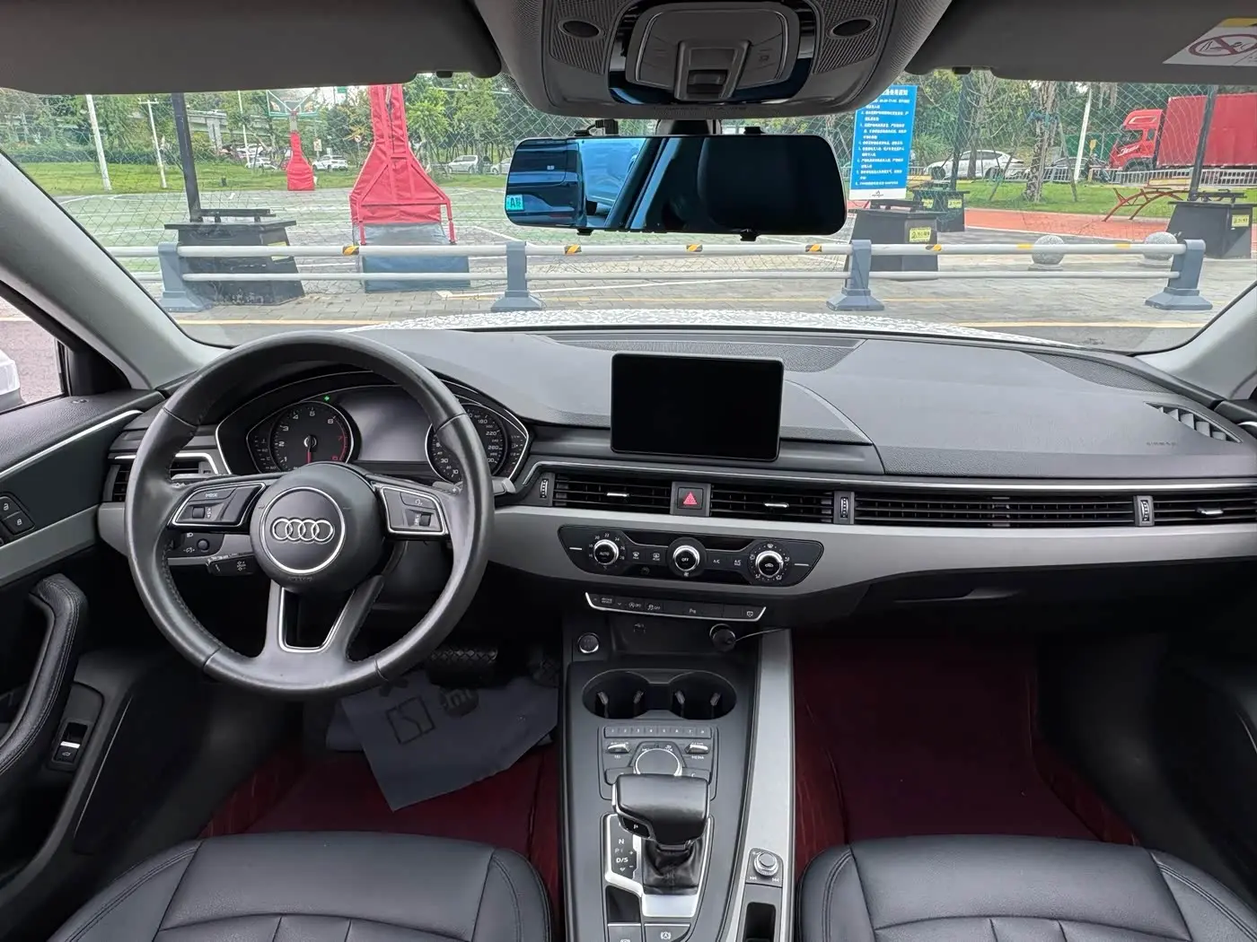 Audi A4L 2018 — Фото 10/12
