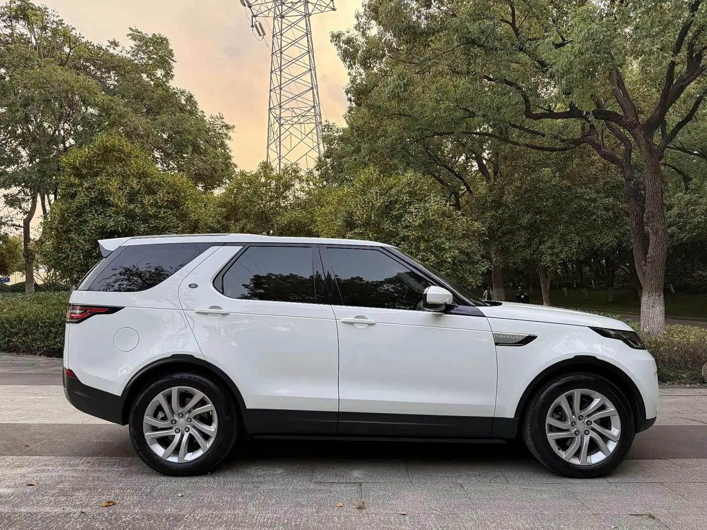 Land Rover Discovery 2017 — Photo 3/10