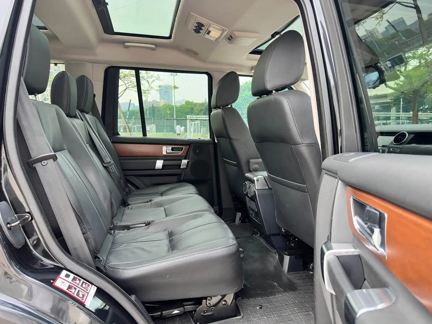 Land Rover Discovery 2015 — Şəkil 11/20