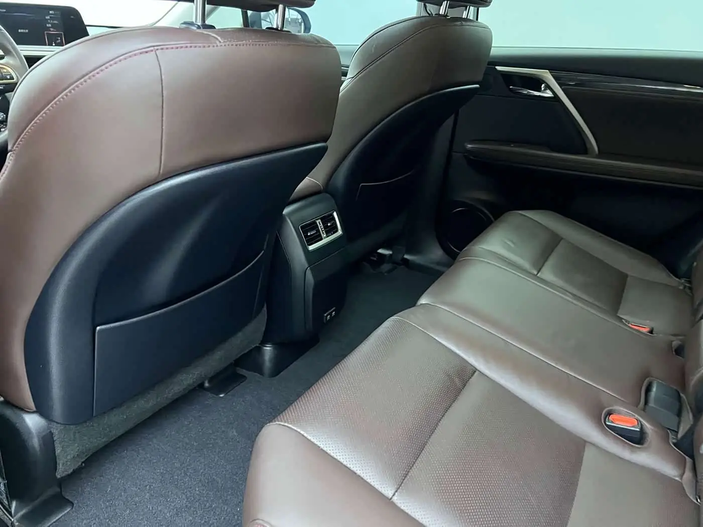 Lexus RX 2022 — Photo 8/9