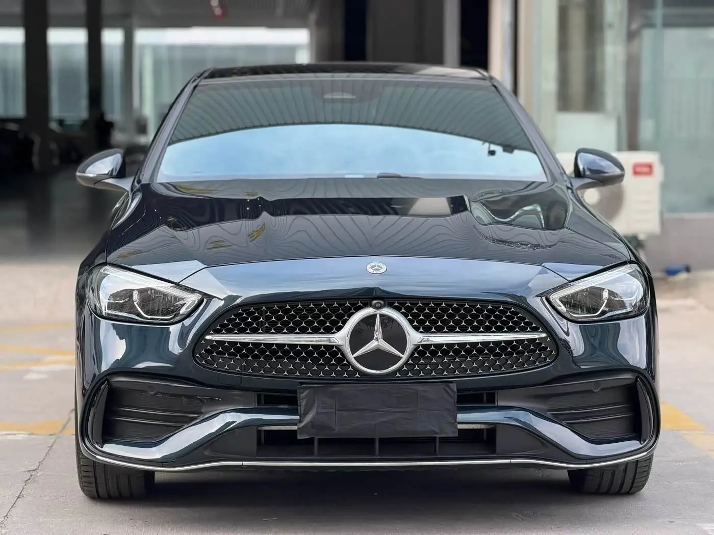 Mercedes-Benz C-Class 2025 — Photo 2/9