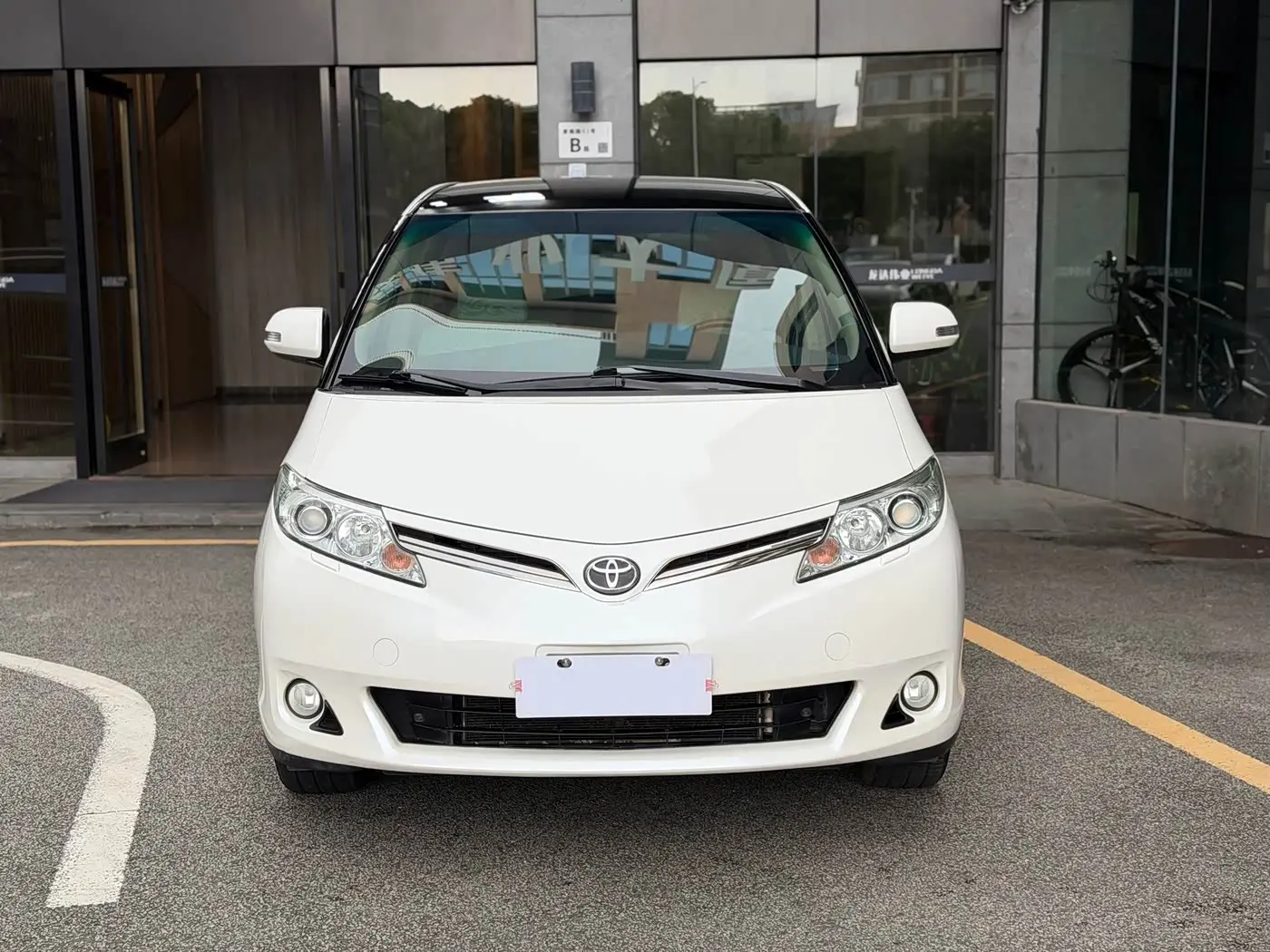 Toyota Previa 2018 — Photo 2/20