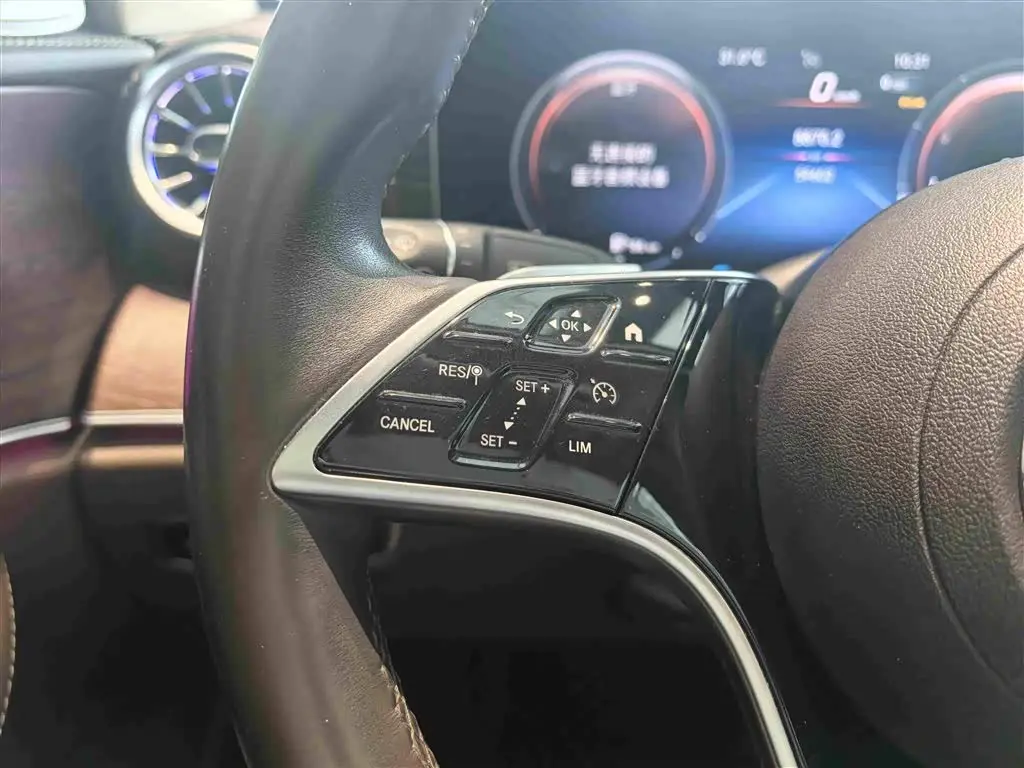 Mercedes-Benz E-Class 2023 — ფოტო 11/20
