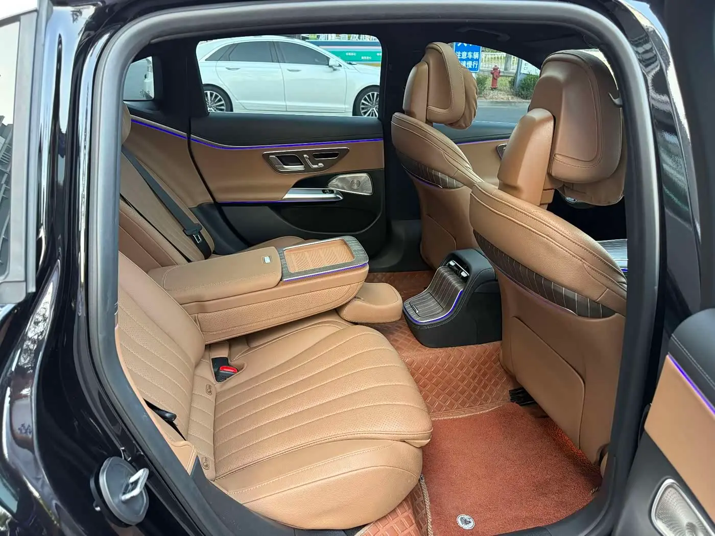 Mercedes-Benz E-Class 2025 — Фото 12/17