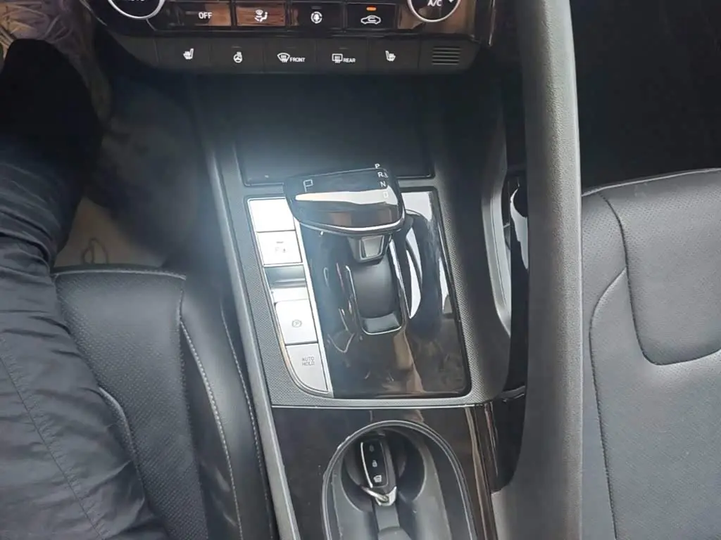 Hyundai Elantra 2025 — Şəkil 14/20