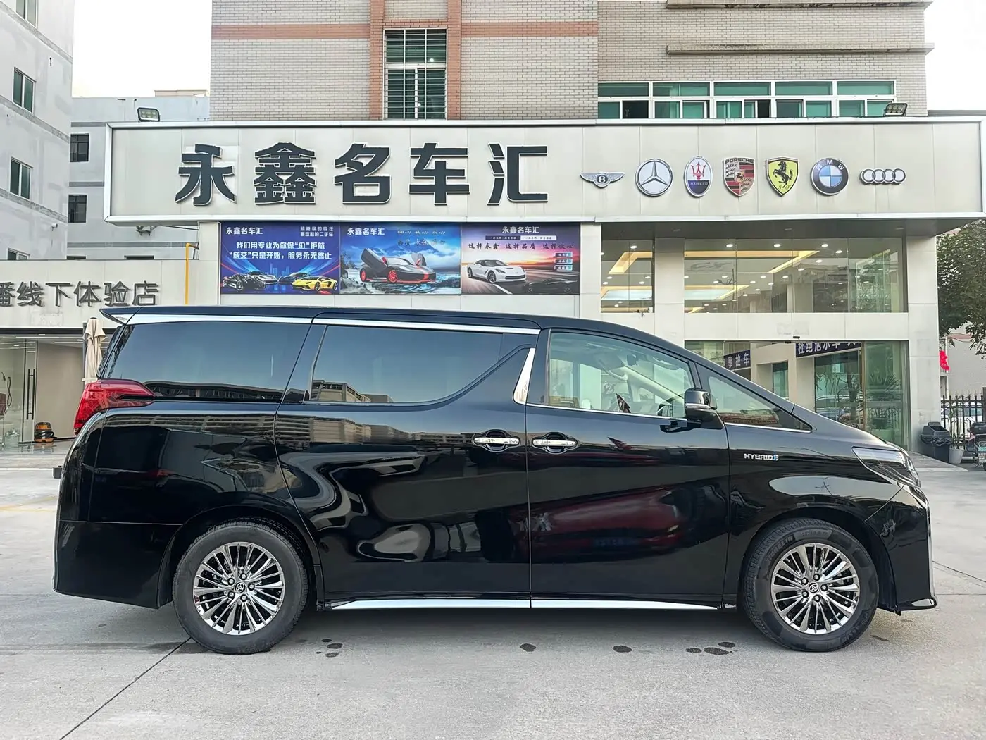 Toyota Alphard 2023 — Фото 7/13