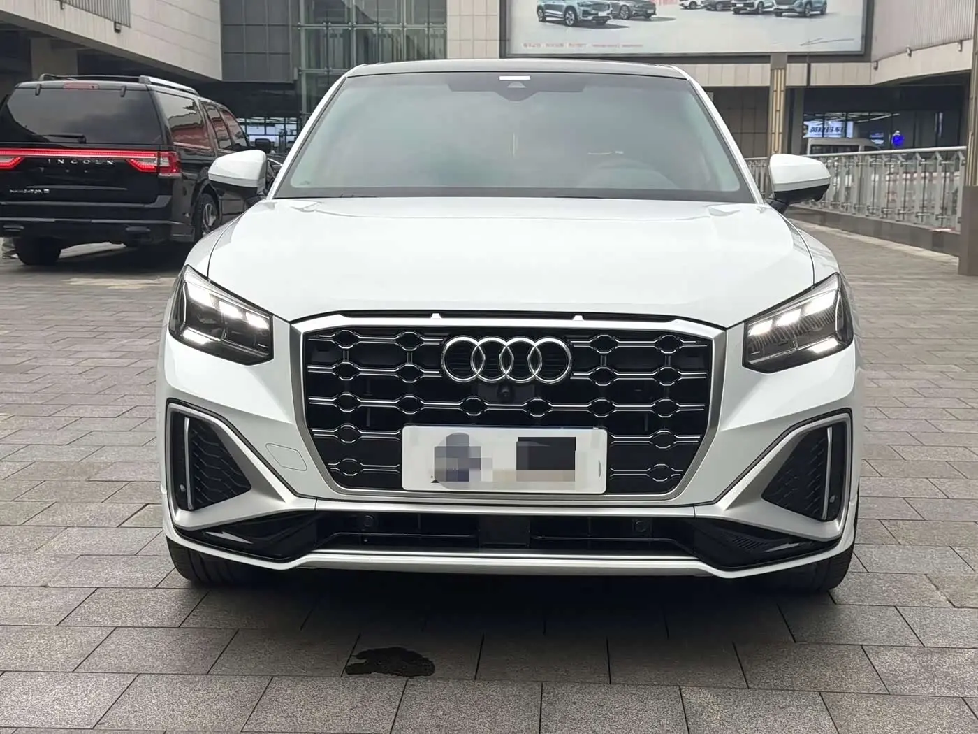Audi Q2L 2023 — Photo 2/9
