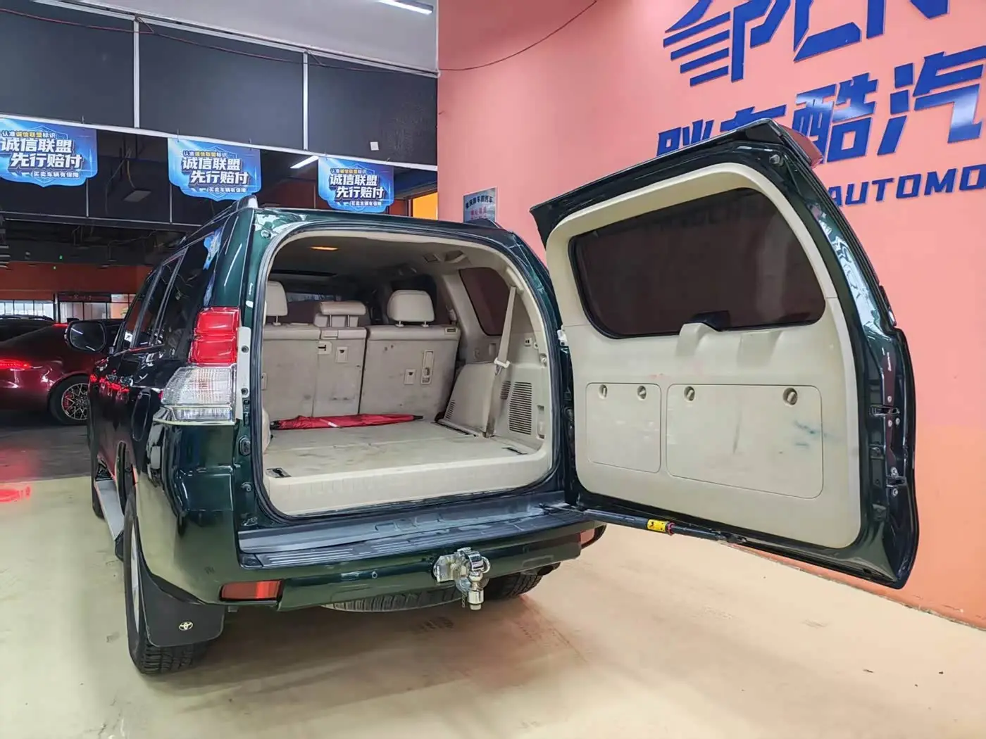 Toyota Prado 2013 — Photo 15/19