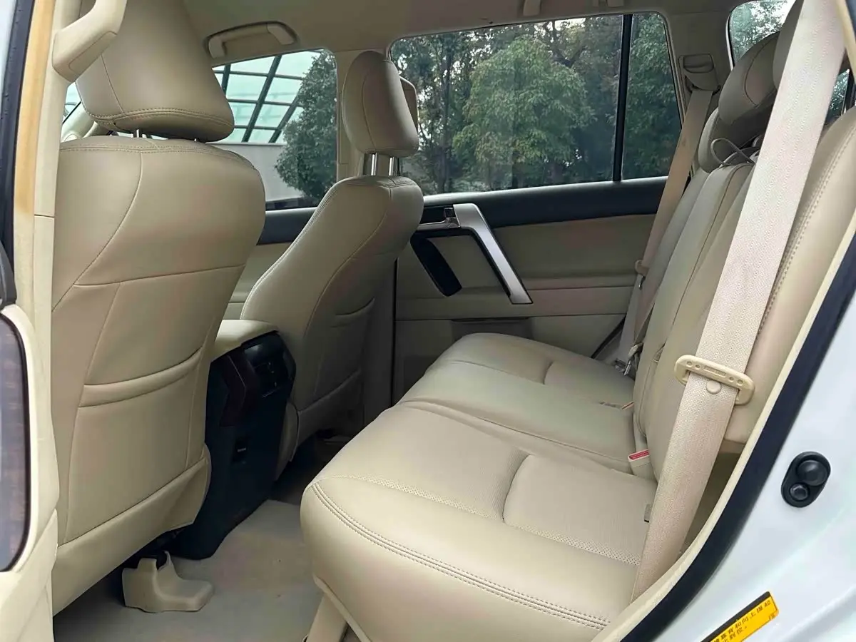 Toyota Prado 2017 — Photo 8/14