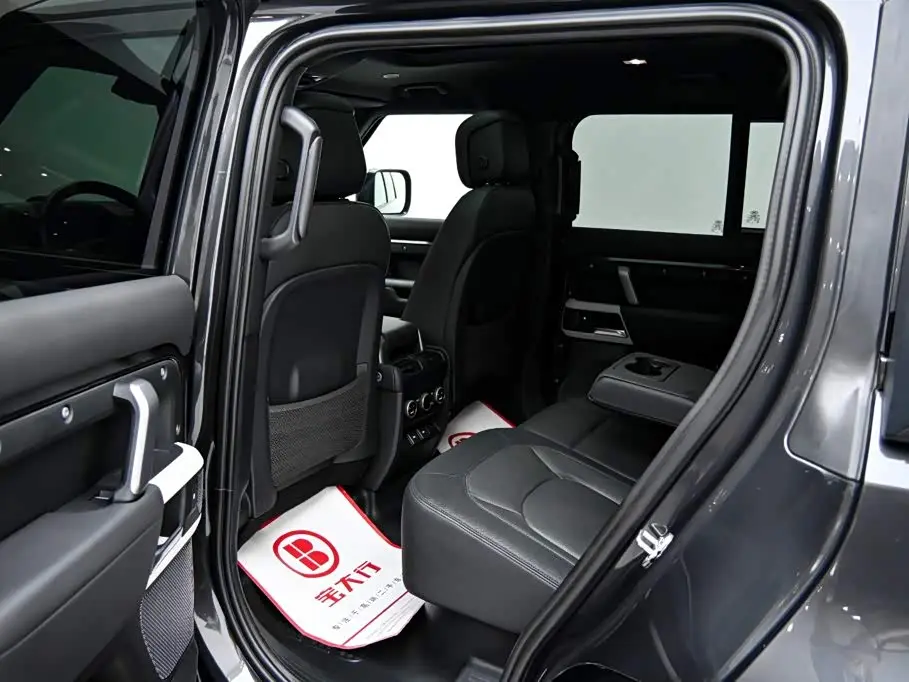 Land Rover Defender 2023 — Photo 14/20