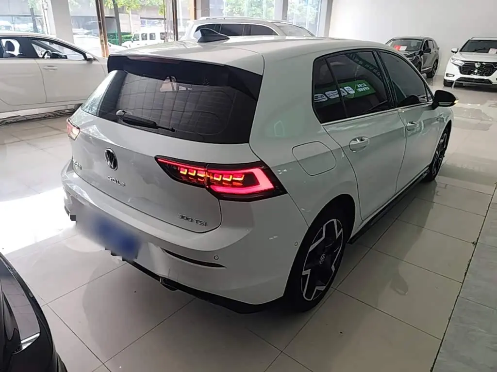 Volkswagen Golf 2024 — Photo 7/20
